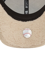 New Era Womens Cream New York Yankees 9FORTY Teddy Cap - Image 5 of 5