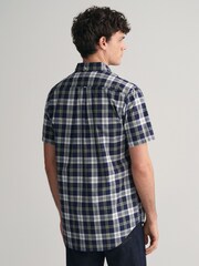 أزرق - قميص بوبلين بنمط مربعات قطن 100% بكُم قصير وتلبيس قياسي من GANT - صورة 2 من 5