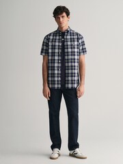 أزرق - قميص بوبلين بنمط مربعات قطن 100% بكُم قصير وتلبيس قياسي من GANT - صورة 3 من 5