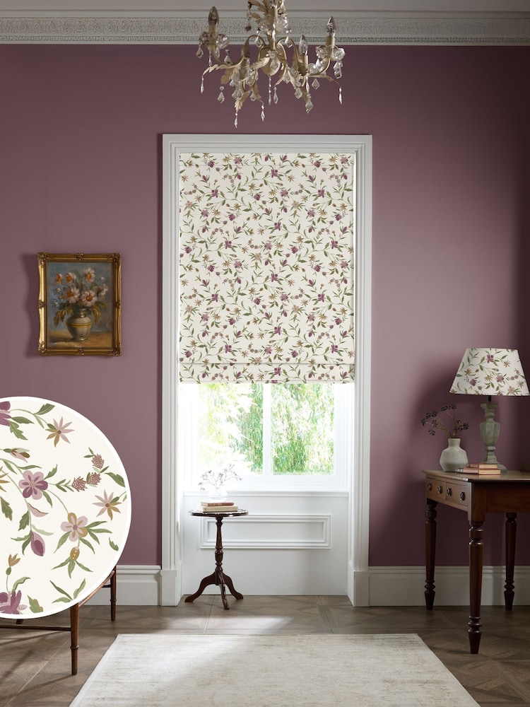 Historic Royal Palaces Berry Royal Court Floral Made To Measure Roman Blinds - Image 1 of 7 Historic Royal Palaces Berry Royal Court Floral Made To Measure Roman Blinds - Image 1 of 7