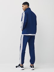 أزرق - بدلة رياضة أساسية منسوجة مُزيّنة بـ 3 خطوط من adidas Sportswear - صورة 2 من 7