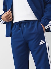 أزرق - بدلة رياضة أساسية منسوجة مُزيّنة بـ 3 خطوط من adidas Sportswear - صورة 4 من 7