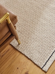 Light Natural Geometric Border Rug - Image 3 of 5