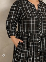 Evans Black Check Tiered Maxi Dress - Image 4 of 6