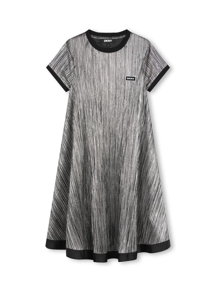 فستان متوسط الطول بطبعة شعار بطيات لون فضي معدني من DKNY - صورة 2 من 4