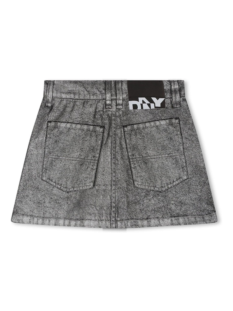 فضي - تنورة صغيرة بطيات لامعة من DKNY - Image 4 of 4
