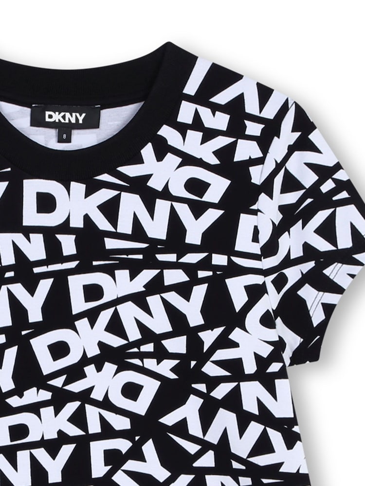 فستان بشعار مطبوع بالكامل بلون أسود من DKNY - صورة 3 من 3