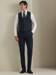 Charles Tyrwhitt Adjustable Fit Natural Stretch Twill Waistcoat - תמונה 1 מתוך 4