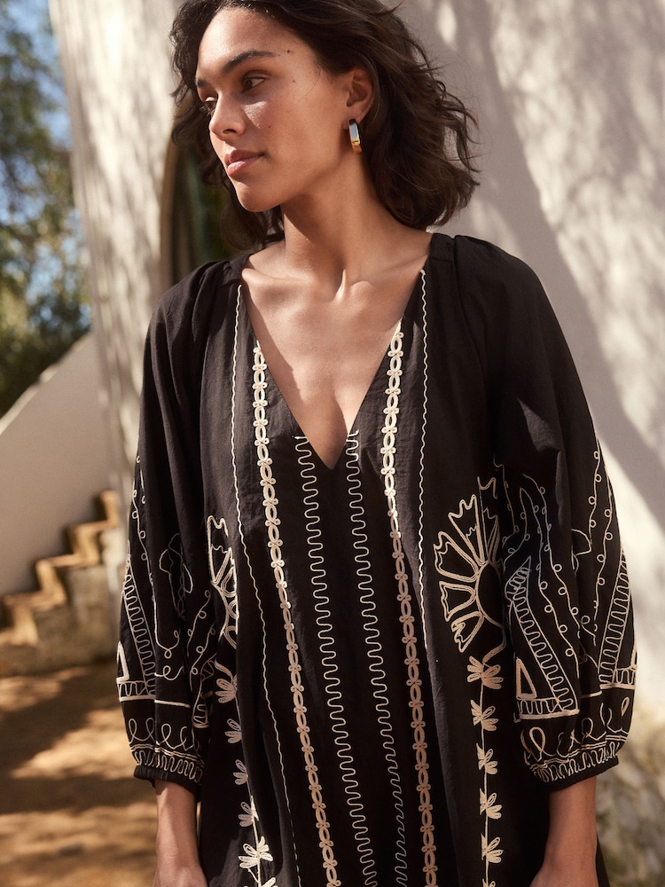 Black/White Embroidered Long Sleeve Midi Dress - Image 2 of 4