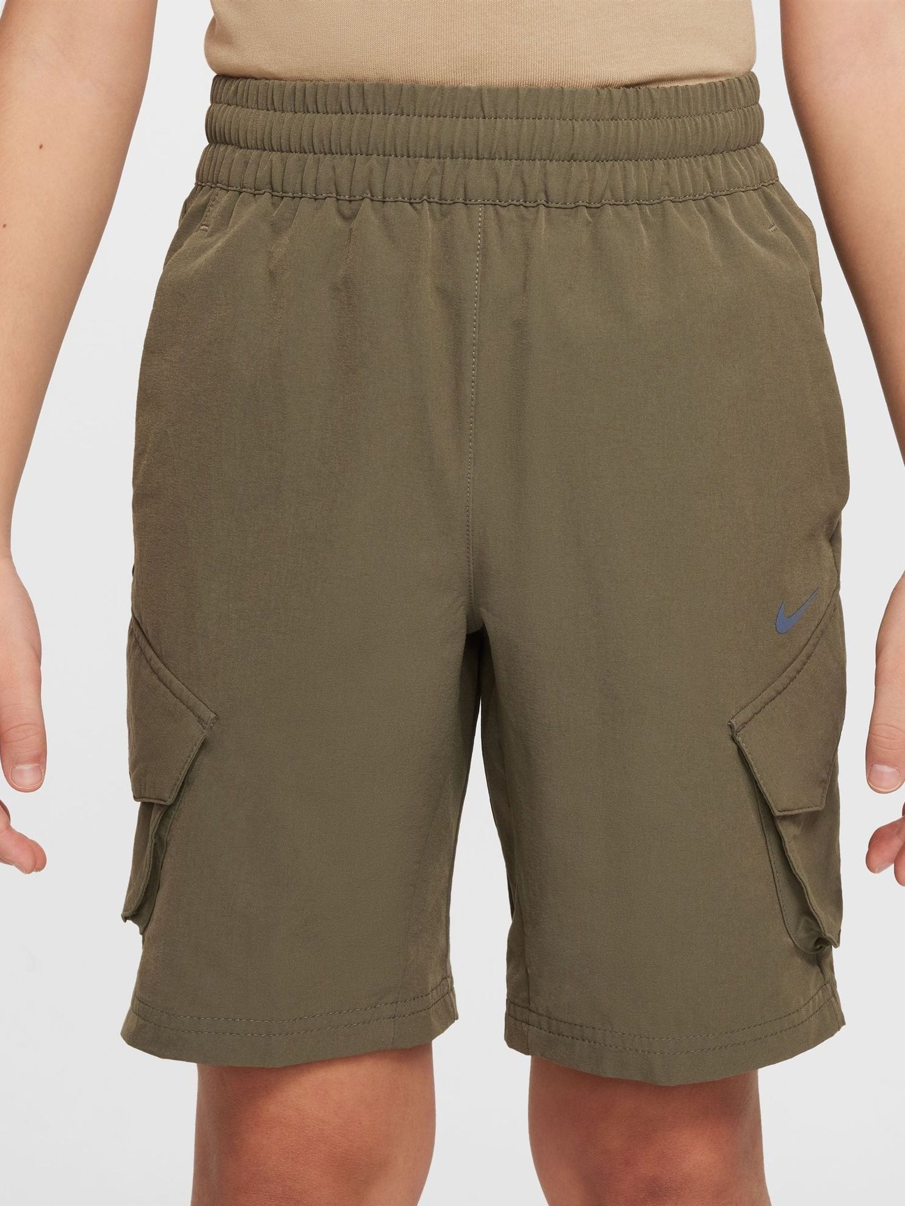 nike green cargo shorts