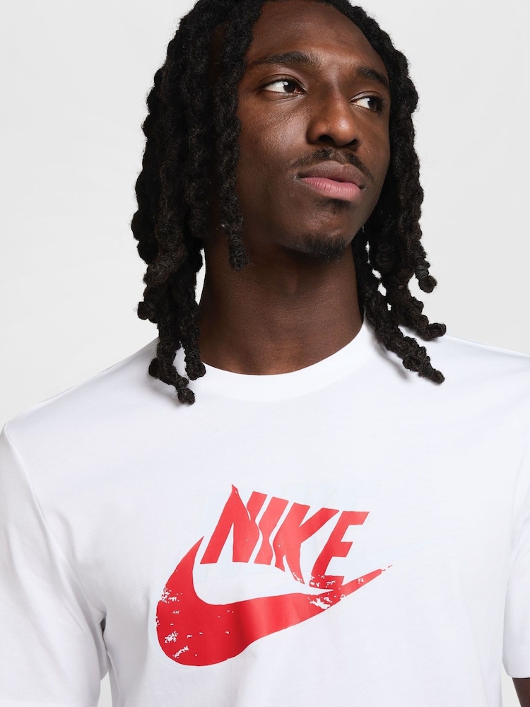 Nike White Sportswear T-Shirt - Image 4 of 4 Nike White Sportswear T-Shirt - Image 4 of 4