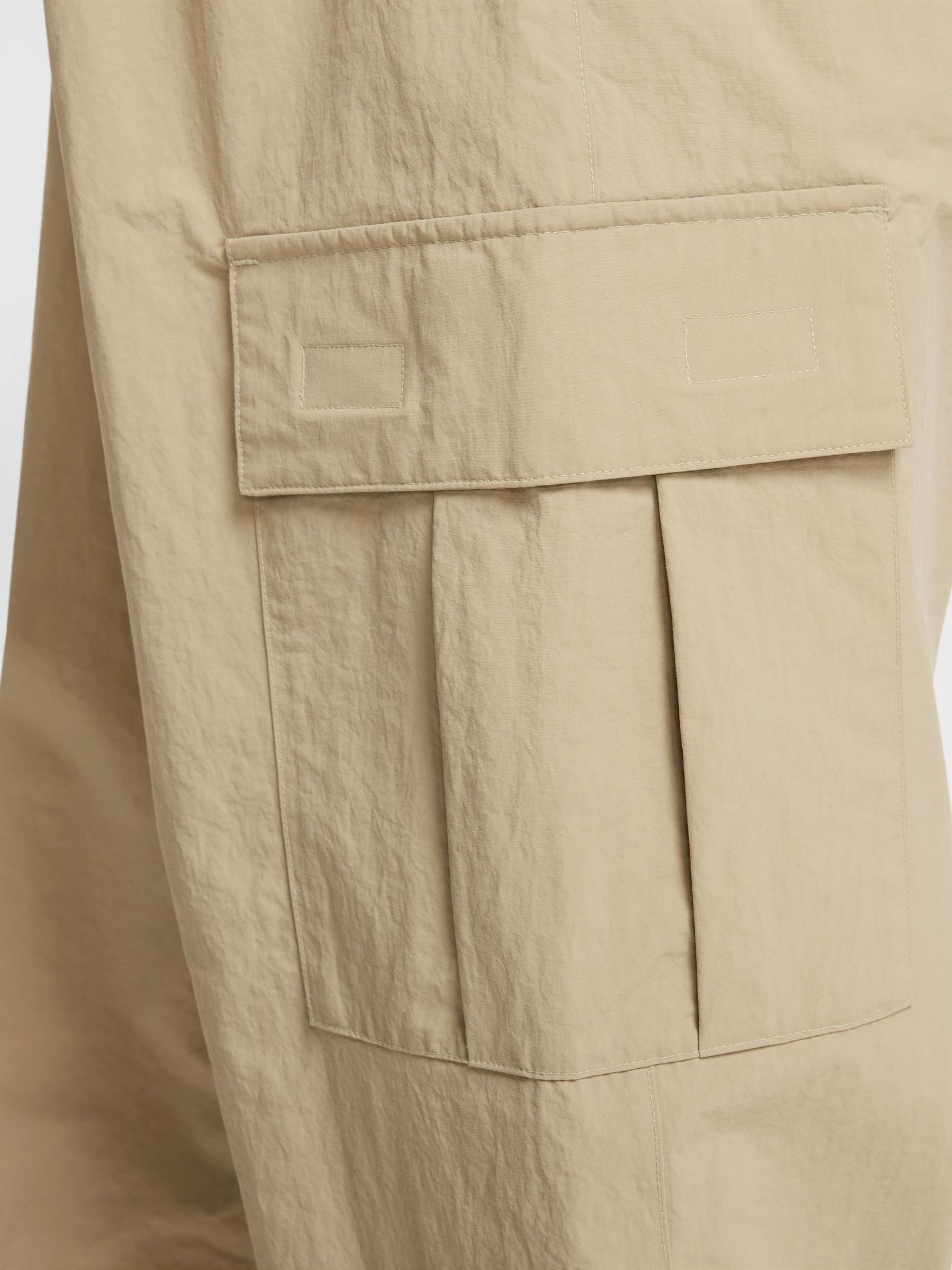 nike cargo pants beige
