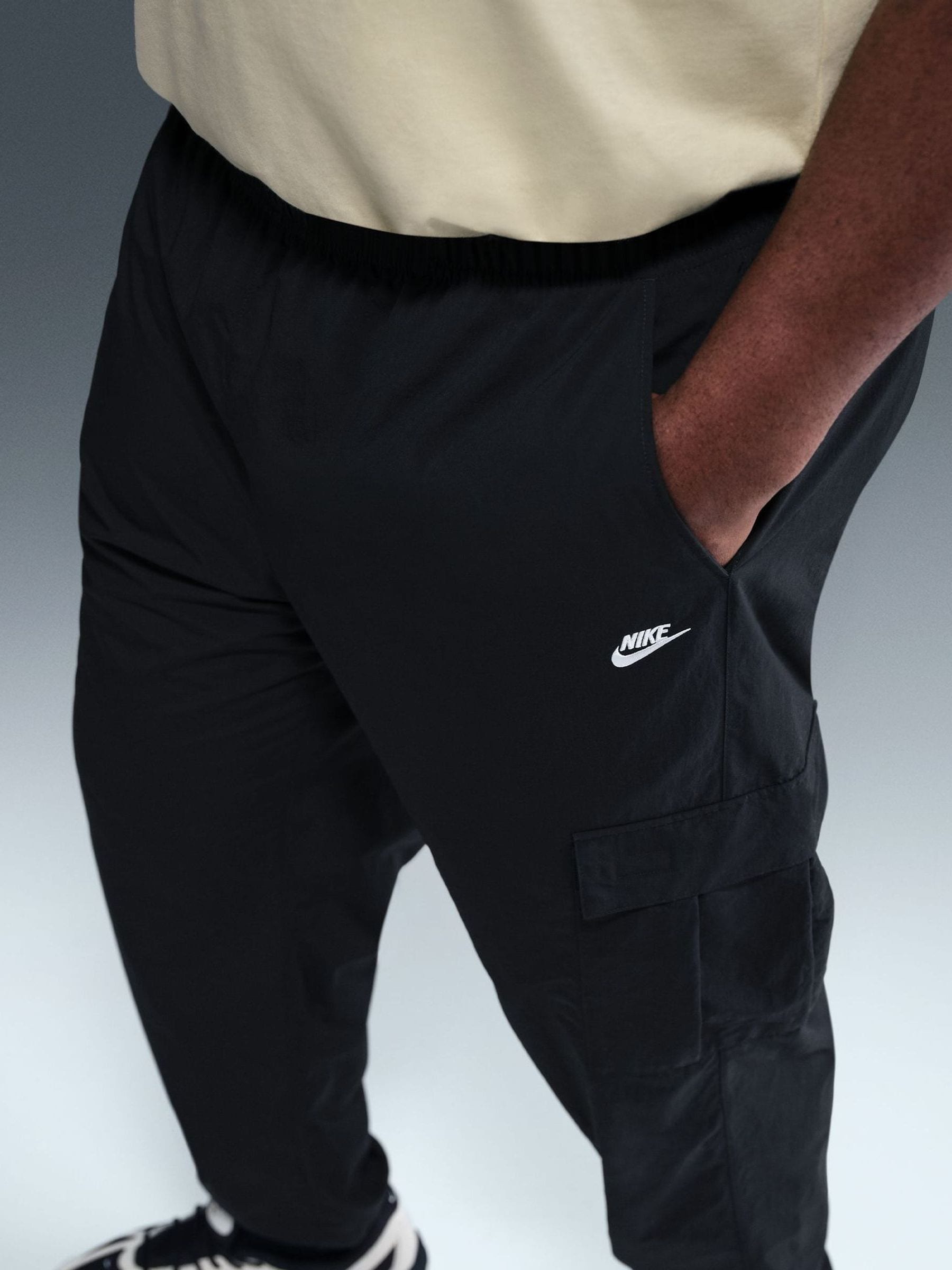 nike club essentials woven cargo