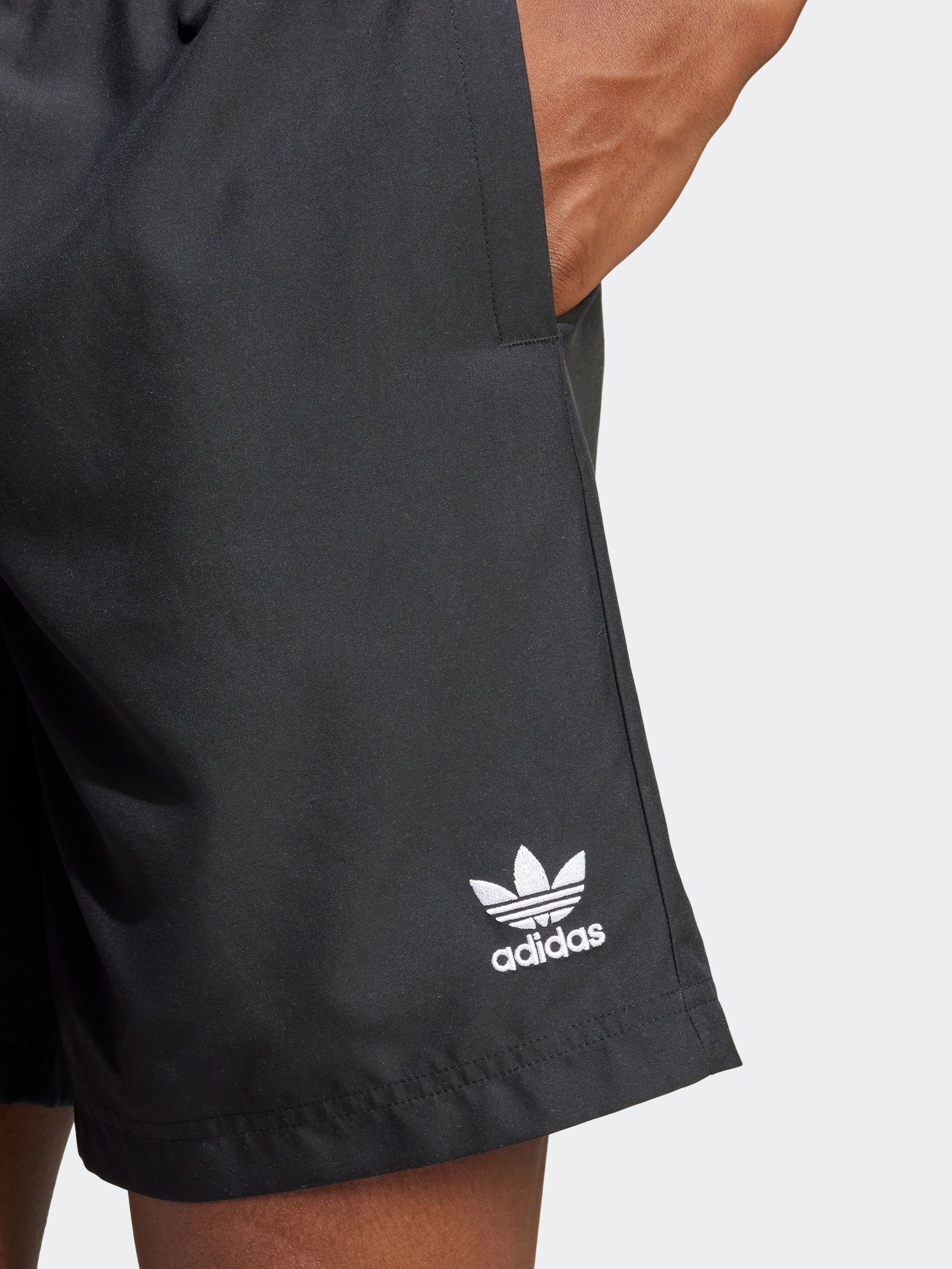 Next：日本 ブラック - adidas Adic 8 インチ スイムショーツ from