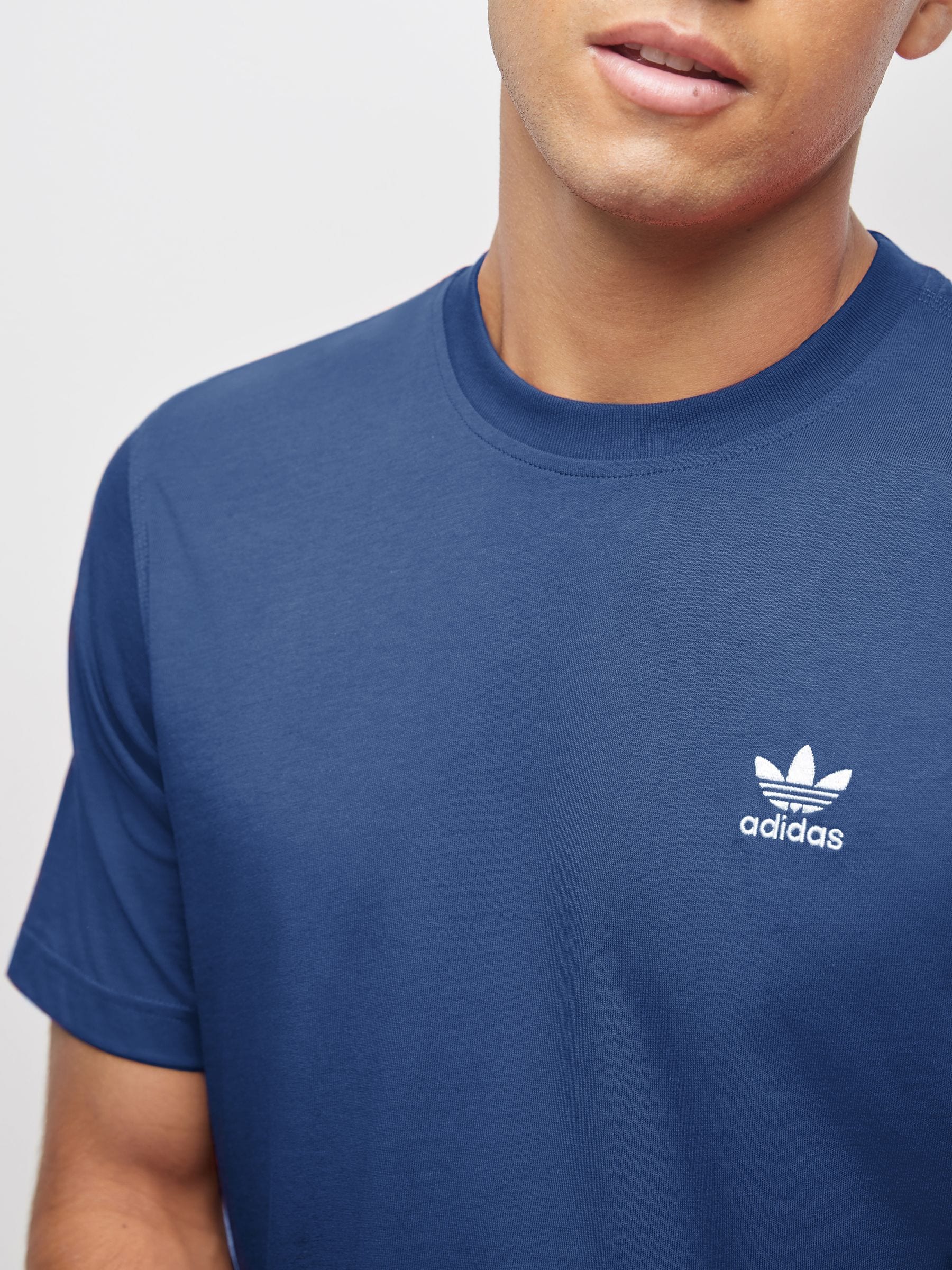 Satın al Mavi Lacivert - adidas originals Trefoil Temel Tişört
