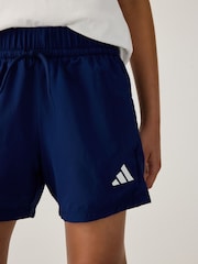 Azul - adidas Small Logo Chelsea Shorts - Imagen 4 de 5