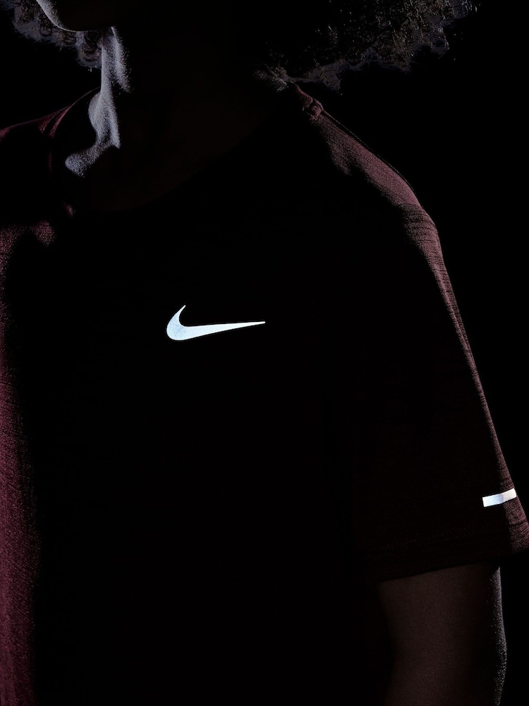 Ekipa rdeča - Trening majica Nike Dri-FIT Miler - Slika 4 iz 4