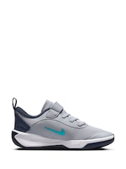 Nike Wolf Grey Blue Junior Omni Multi Court Trainers - Image 3 of 10