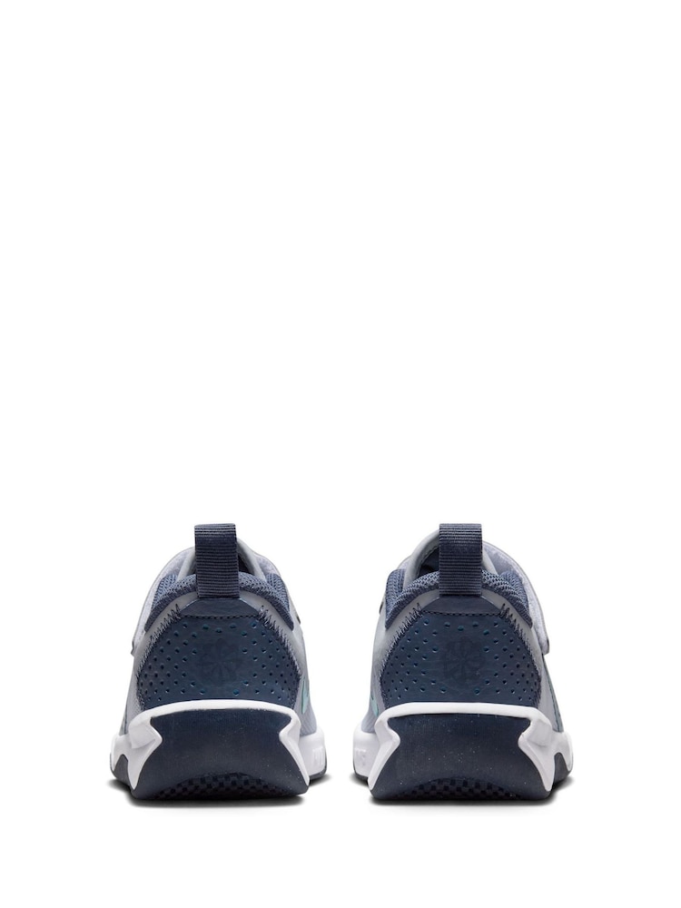 Wolfgrijsblauw - Nike Omni Multi-Court Trainers voor junioren - Image 7 of 10