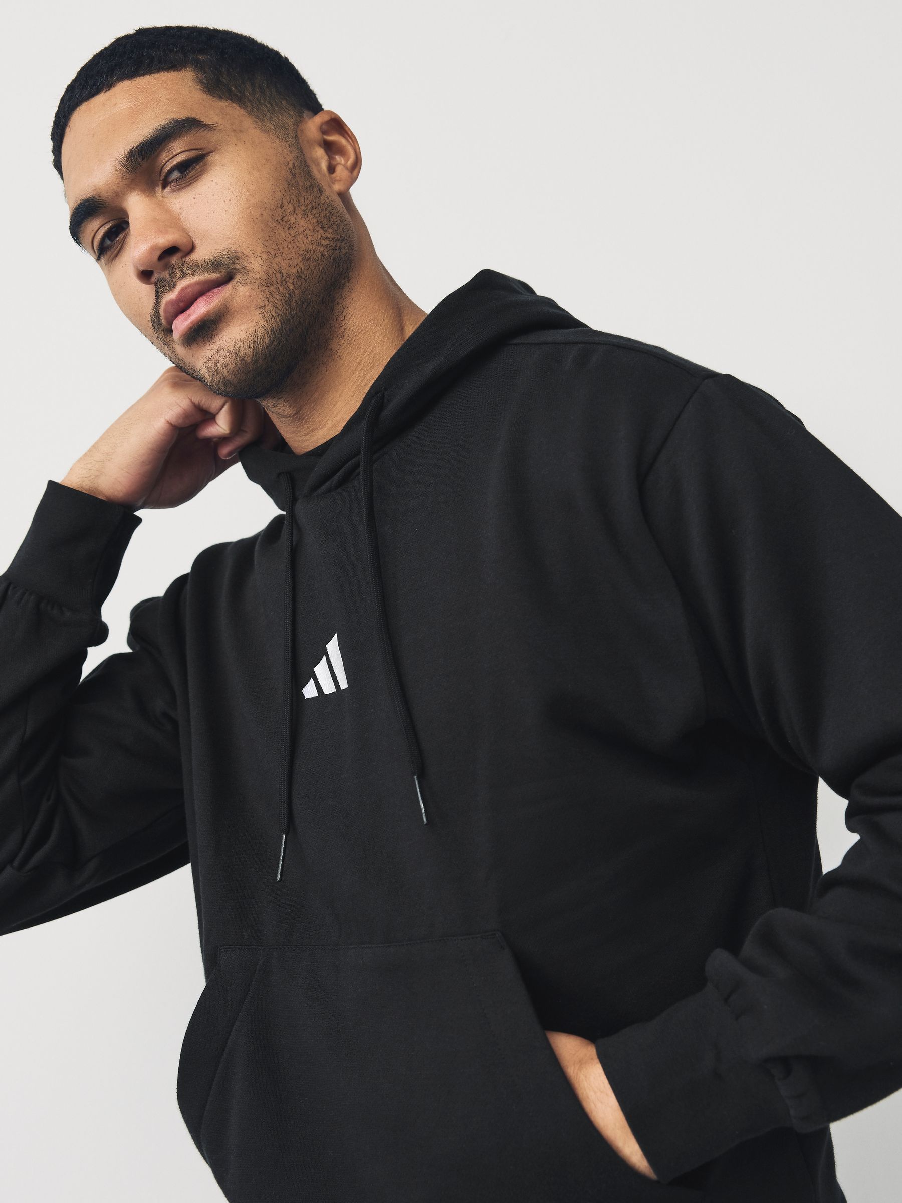 Next：日本 ブラック - adidas パーカー from Next Japan
