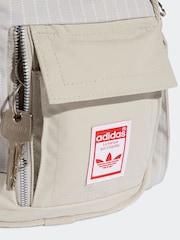 Gris - adidas Originals Wasbash Crossbody Bag - Imagen 4 de 5