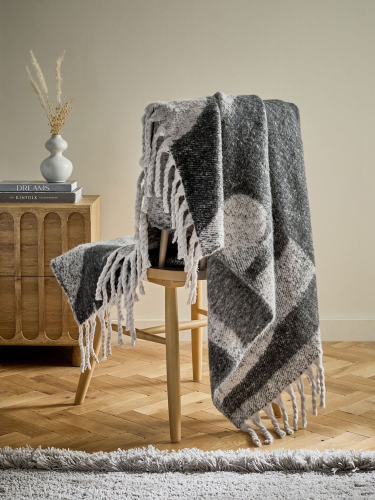 Grey Beckett Abstract Cosy Throw - Image 3 of 5