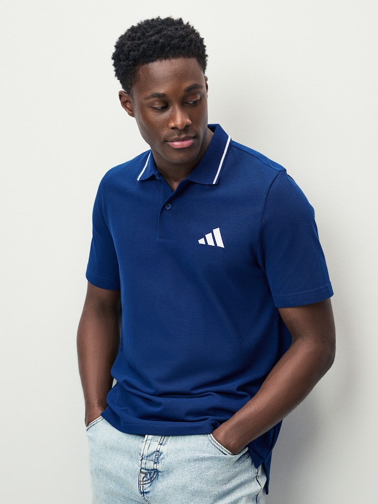 أزرق - قميص بولو بيكيه بشعار صغير من adidas - صورة 1 من 5