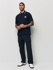 أسود - قميص بولو بيكيه بشعار صغير من adidas - صورة 2 من 5