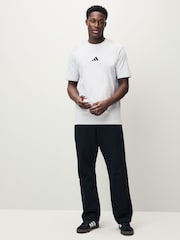 adidas Essentials Small Logo Single Jersey T-Shirt - Bild 2 von 4
