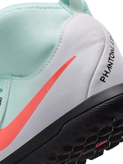 Nike Green Kids Phantom Luna 2 Club Turf Football Boots - Image 10 of 10