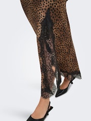 ONLY Leopard print Lace Detail Satin Midi Skirt - Bild 1 von 6