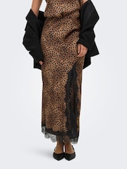 ONLY Leopard print Lace Detail Satin Midi Skirt - Bild 3 von 6