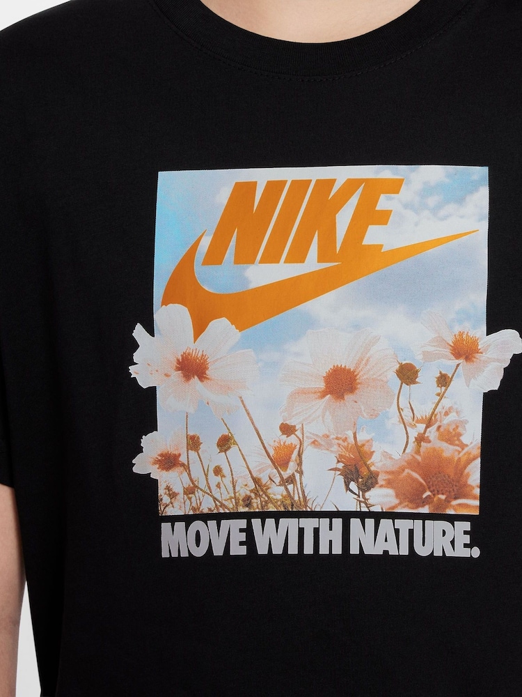 Czarny - Koszulka Nike z fotograficznym nadrukiem kwiatów - Image 3 of 3