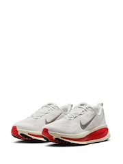 Nike Red/White Vomero 18 Running Trainers - Image 3 of 9