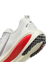 Nike Red/White Vomero 18 Running Trainers - Image 9 of 9