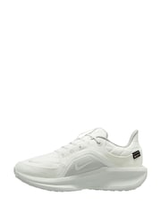 Nike White Winflo 11 GORE-TEX Weatherized Road Running Trainers - Image 2 of 4