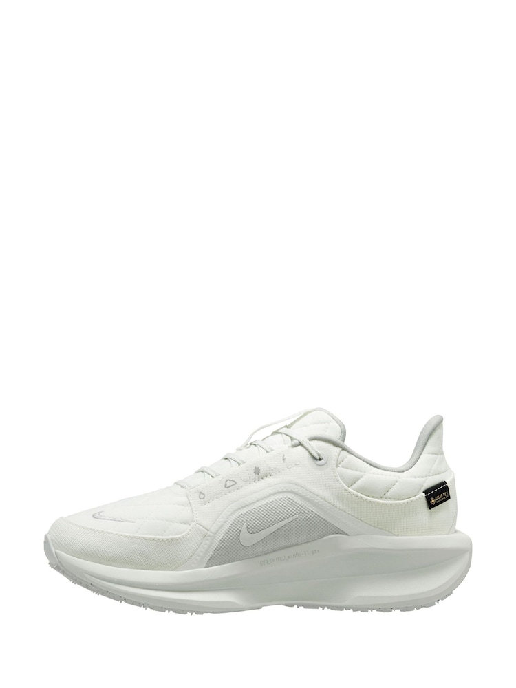 Nike White Winflo 11 GORE-TEX Weatherized Road Running Trainers - Image 2 of 4