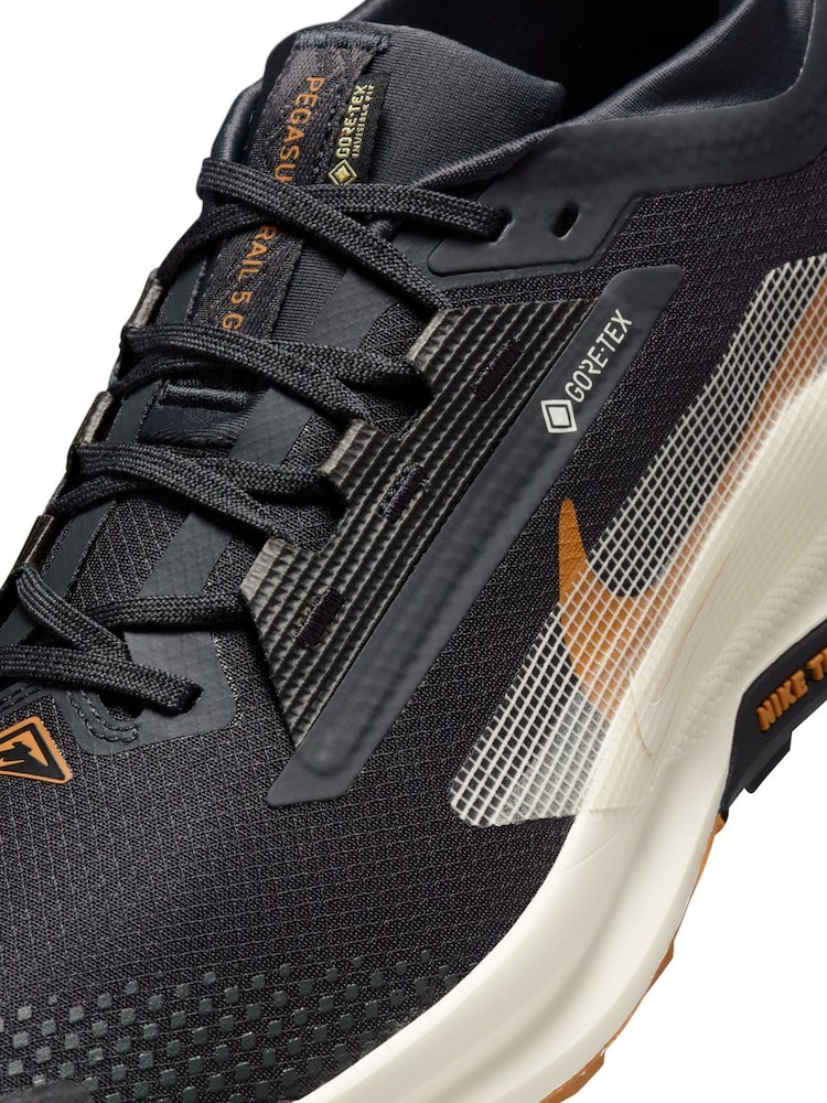 Nike Black/White Pegasus Trail 5 GORETEX Running Trainers - Image 10 of 11