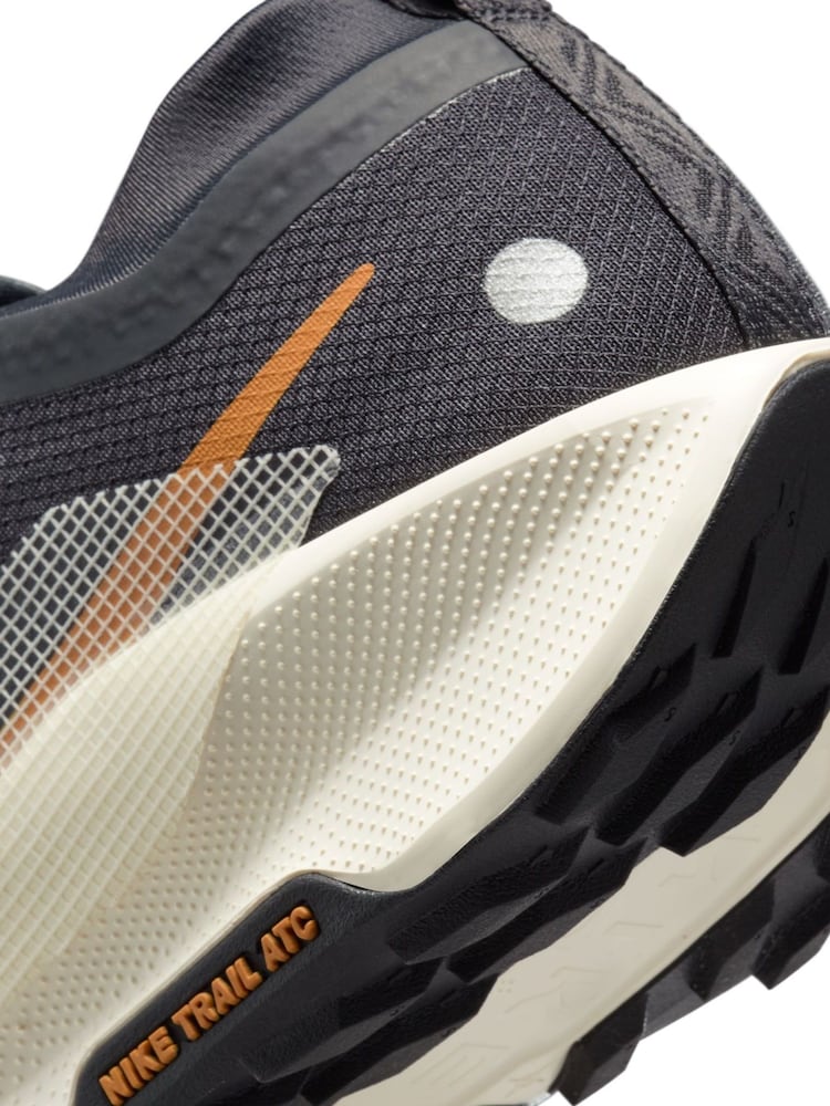 Nike Black/White Pegasus Trail 5 GORETEX Running Trainers - Image 11 of 11