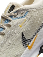 Nike White/Gold Pegasus 5 GORE-TEX Waterproof Trail Running Trainers - Image 11 of 15