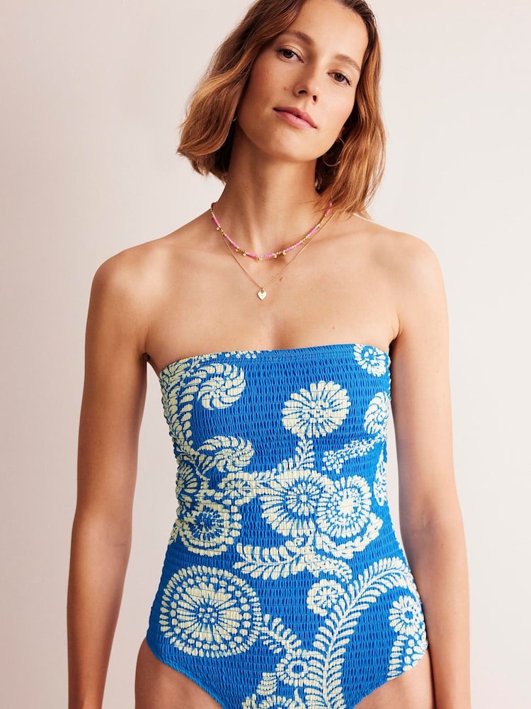 Blau - Boden Milos Gesmokter Bandeau-Badeanzug - Bild 1 von 7 Blau - Boden Milos Gesmokter Bandeau-Badeanzug - Bild 1 von 7