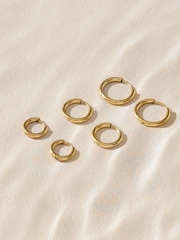 Tonalité d'or - Boucles d'oreilles Huggie Hoop en acier inoxydable 3 Lot - Image 5 of 7