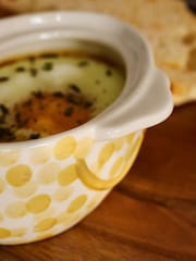 Set of 2 Sage Green Chicken Nibble Bowls with Lid - Image 4 of 6
