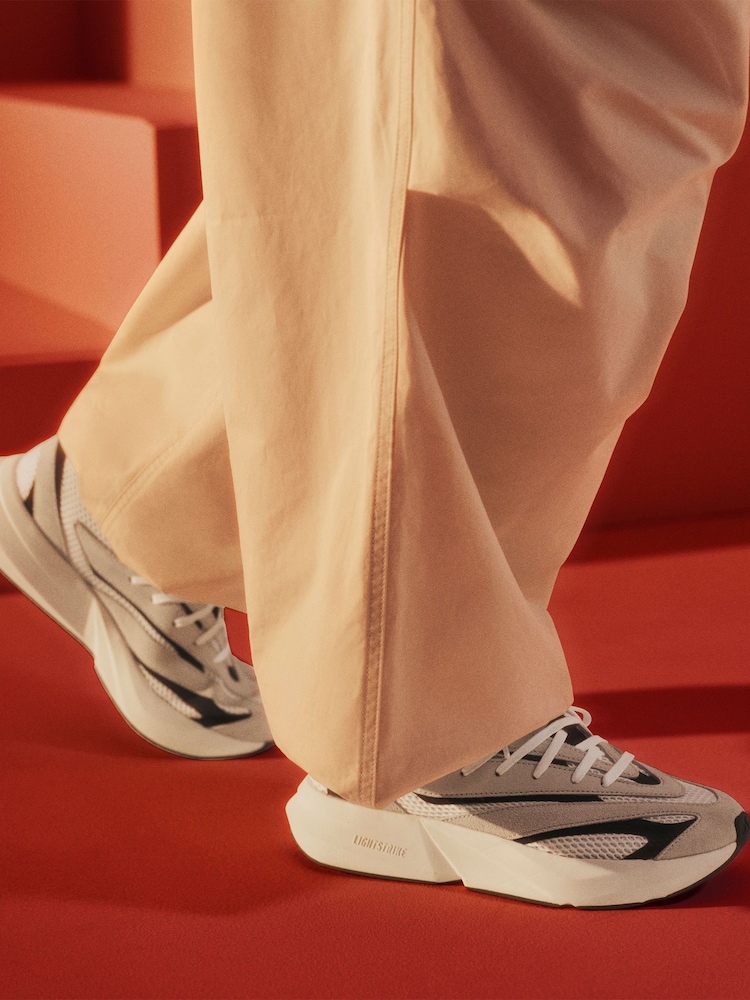 Marrón - Zapatillas de deporte Lightblaze de adidas - Imagen 2 de 19 Marrón - Zapatillas de deporte Lightblaze de adidas - Imagen 2 de 19