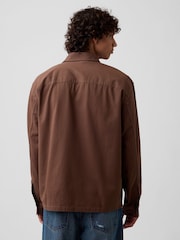 Brūna krāsa - Gap Boxed Fit Twill krekls - Attēls 2 no 5