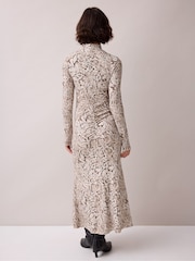 Ro&Zo Snake Print Ruched Front Dress - Imagen 6 de 6
