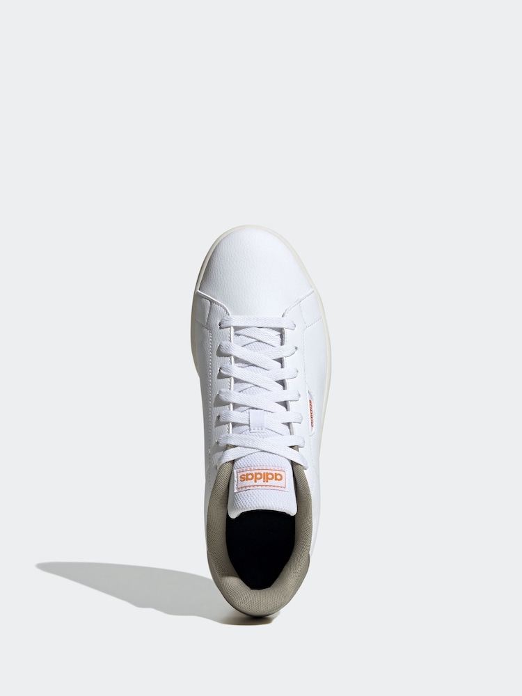 أبيض - حذاء رياضي Urban Court من adidas - Image 6 of 9