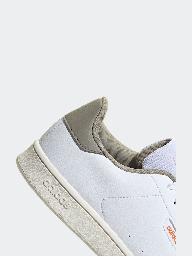 أبيض - حذاء رياضي Urban Court من adidas - Image 8 of 9