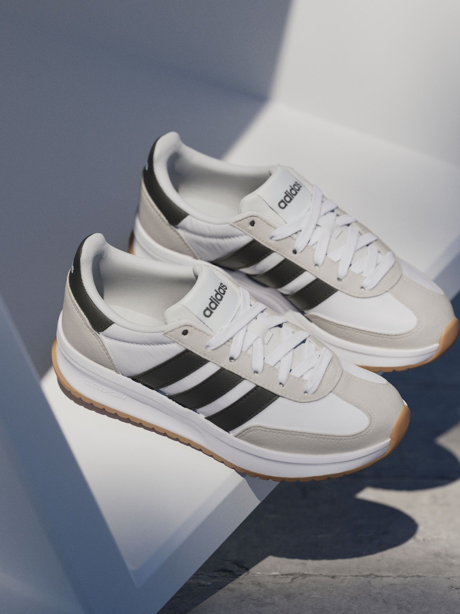 Next：日本 ホワイト / ブラック / グレー - adidas Run 70s 2.0レース