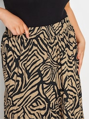Yours Curve Cream Paisley Print Textured Maxi Skirt - Image 4 of 5